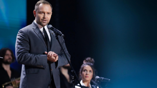 Prezes IPN Karol Nawrocki podczas koncertu „Cena za prawdę”. Źródło: Facebook/IPN