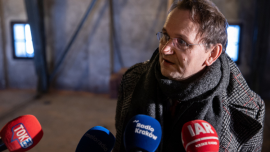 Dyrektor Zamku na Wawelu prof. Andrzej Betlej na prezentacji dla mediów strychu wawelskiego zamku w Krakowie. Fot. PAP/Ł. Gągulski