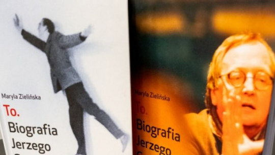 "To. Biografia Jerzego Grzegorzewskiego" autorstwa Maryli Zielińskiej ukazała się nakładem Teatru Narodowego w Warszawie