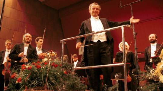 Koncert pod dyrekcją Antoniego Witta z okazji 60-lecia Wielkiej Orkiestry Symfonicznej Polskiego Radia w 1995 r. Fot. PAP/Roman Koszowski