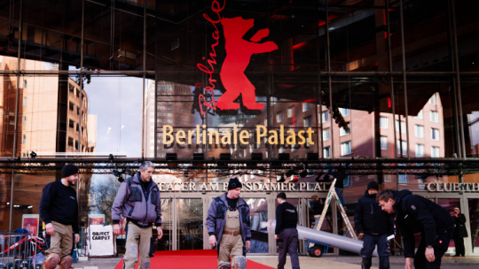 Przygotowania do 74 Festiwalu Berlinale. Fot. PAP/EPA/C. BILAN 