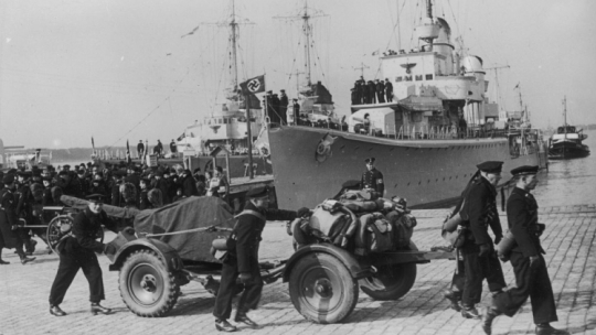 Przyłączenie Okręgu Kłajpedy do Niemiec: wyładunek żołnierzy niemieckiego korpusu ekspedycyjnego w porcie. 23.03.1939 – 24.03.1939. Fot. NAC