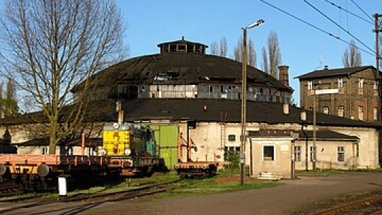 Piła, tzw. Okrąglak czyli wybudowana w latach 1870-1874 parowozownia, Fot: Wikipedia