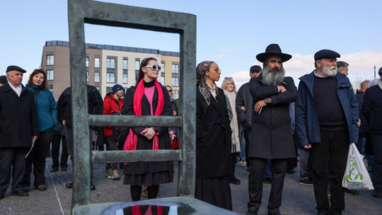 Uczestnicy uroczystości i Marszu Pamięci z okazji rocznicy likwidacji getta. Kraków, 17.03.2024. Fot. PAP/Art Service