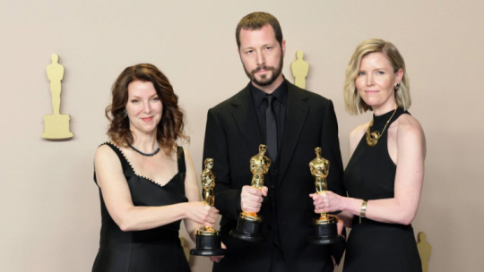 Raney Aronson-Rath, Mstyslav Chernov, Michelle Mizner. Fot. PAP/EPA/A. Dinner