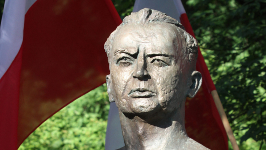 Pomnik gen. Leopolda Okulickiego. Fot. PAP/J. Bednarczyk
