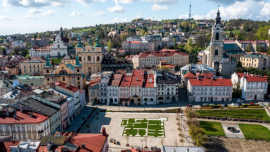 Rynek w Przemyślu. Fot. PAP/D. Delmanowicz