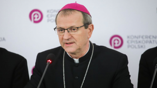 Przewodniczący KEP abp Tadeusz Wojda SAC podczas konferencji prasowej po zakończeniu 397. zebrania plenarnego Konferencji Episkopatu Polski. Fot. PAP/A. Zawada
