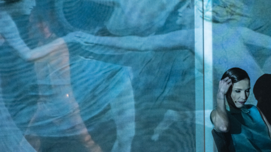 Scena ze spektaklu. Źródło: Facebook Wrocławskiego Teatru Współczesnego