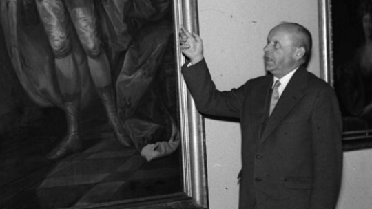 Prof. Stanisław Lorentz. Otwarcie wystawy „Ruiny Warszawy”. 1945 r. Fot. PAP/CAF/Archiwum