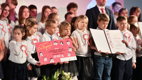 Gala finałowa V edycji Ogólnopolskiego Konkursu dla Szkół Podstawowych „Do hymnu” w 2022 r. Fot. PAP/R. Pietruszka