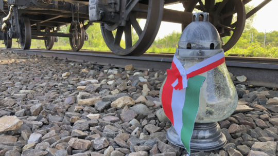 Fundacja Pobliskie Miejsca Pamięci Auschwitz-Birkenau uczciła pamięć zamordowanych w 1944 roku węgierskich Żydów, fot. PAP/M. Szafrański