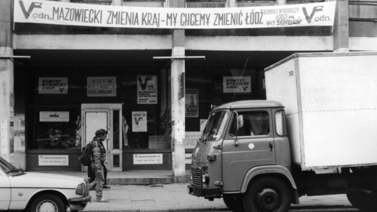 Wybory samorządowe 1990 (na zdjęciu kampania w Łodzi), fot. PAP/A. Zbraniecki
