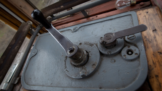 Wnętrze tramwaju typu Sanok z 1928 roku i 5N z 1957 Fot. PAP/G. Michałowski