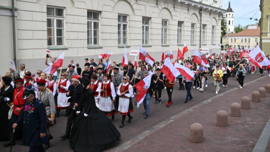 Uroczysta parada z okazji Dnia Polonii i Polaków za Granicą oraz 233. rocznicy uchwalenia Konstytucji 3 Maja. Wilno, 04.05.2024. Fot. PAP/V. Doveiko