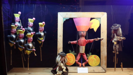Wystawa archiwalnych zdjęć i lalek autorstwa Jana Wilkowskiego w warszawskim Teatrze Lalka. 2017 r. Fot. PAP/P. Supernak