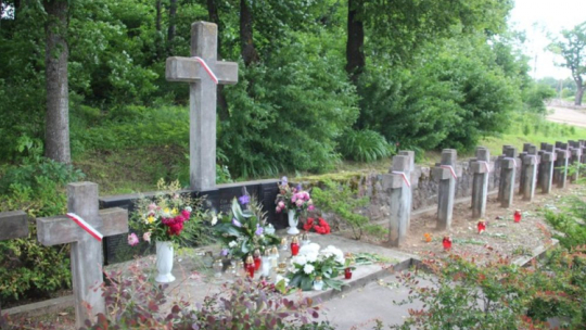 Mogiła wojenna w Glinciszkach. Źródło: IPN