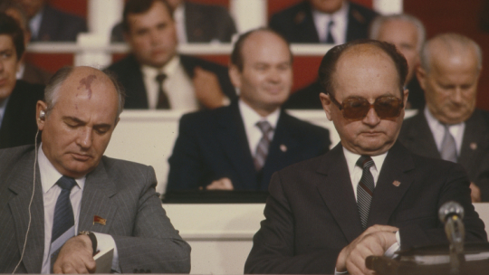 X Zjazd Polskiej Zjednoczonej Partii Robotniczej w Sali Kongresowej Pałacu Kultury i Nauki w dniach 29 czerwca-3 lipca 1986 r., z udziałem sekretarza generalnego Komunistycznej Partii Związku Sowieckiego Michaiła Gorbaczowa obok I sekretarz Komitetu Centralnego PZPR Wojciech Jaruzelski. Fot. PAP/J. Morek