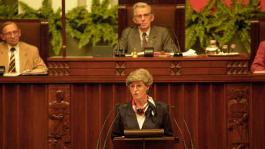 Hanna Suchocka wygłasza w Sejmie swoje expose. Obrady prowadzi marszałek Wiesław Chrzanowski, 1992 r. gr PAP/Cezary Słomiński