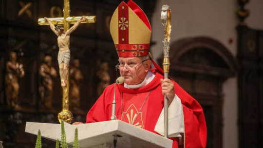 Msza święta pod przewodnictwem bp. Michała Janochy w Archikatedrze Warszawskiej w intencji kanonizacji bł. księdza Jerzego Popiełuszki. Warszawa, 06.06.2024. Fot. PAP/A. Zawada