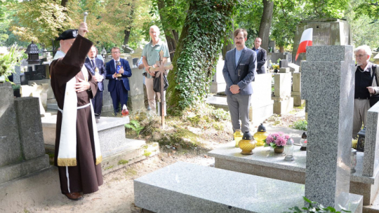 Krakowski IPN wyremontował groby powstańców warszawskich na Cmentarzu Rakowickim, fot.  IPN/J. Ślęzak