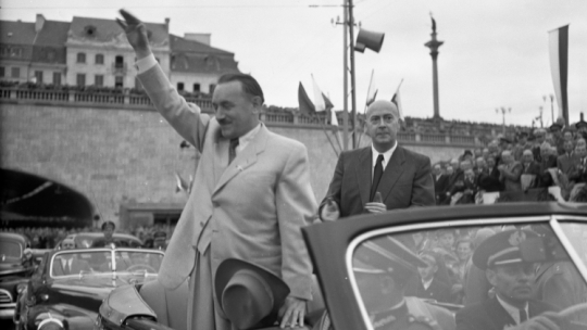 Bolesław Bierut i Józef Cyrankiewicz podczas otwarcia trasy W-Z w Warszawie, fot. PAP/CAF