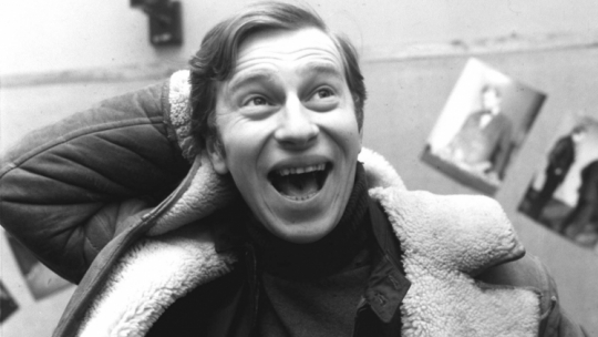Jerzy Stuhr jako Lutek Danielak na planie filmu `Wodzirej` w 1977 r. Fot. PAP/W. Rozmysłowicz