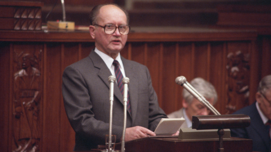 Przemówienie Wojciecha Jaruzelskiego po zaprzysiężeniu na urząd prezydenta PRL. Fot. PAP/I. Sobieszczuk.