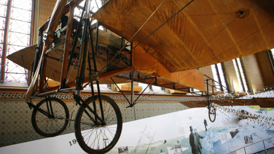 Bleriot XI w Musee des Arts et Metiers w Paryży. Fot. PAP/EPA/L. Dolega