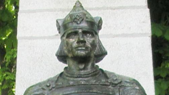 Figura Mieszka I Cieszyńskiego przed uszkodzeniem. Źródło: Wikipedia.