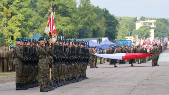 Zgrupowanie pododdziałów pieszych do defilady z okazji Święta Wojska Polskiego na Lotnisku Warszawa-Babice. 09.08.2024. Fot. PAP/P. Supernak