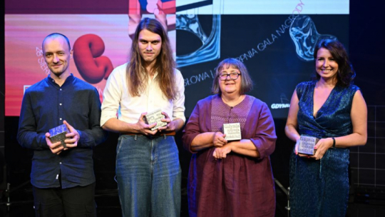 Od lewej: Grzegorz Bogdał, Wojciech Kopeć, Iwona Zimnicka, Marta Baron-Milian podczas gali wręczenia 19. Nagrody Literackiej Gdynia. Fot. PAP/M. Gadomski
