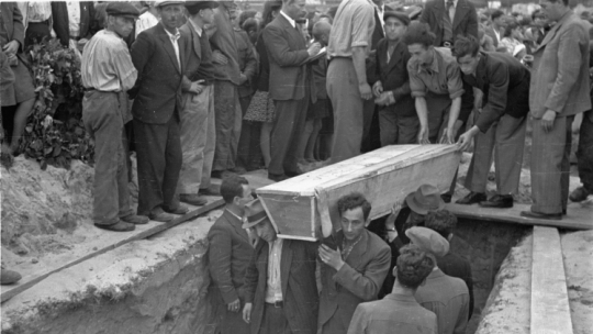 Pogrzeb ofiar pogromu kieleckiego, fot. PAP/J. Baranowski