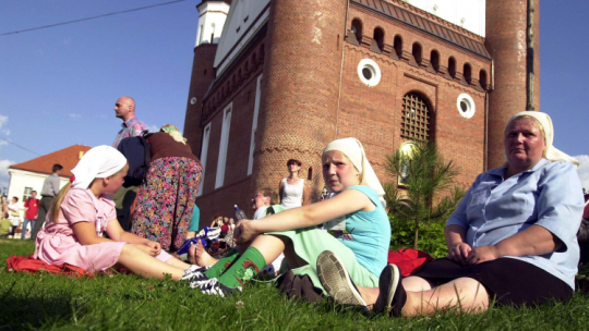 Uroczystości religijne wyznawców prawosławia w monastyrze w Supraślu w związku z świętem Matki Boskiej Supraskiej, 2004 r. PAP/Leon Stankiewicz