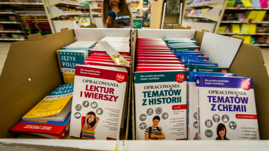 Artykuły szkolne w jednym z bydgoskich supermarketów. Fot. PAP/T. Żmijewski 