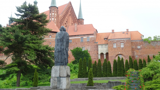 Pomnik Józefa Piłsudskiego we Fromborku, fot. PAP/J. Uklejewski