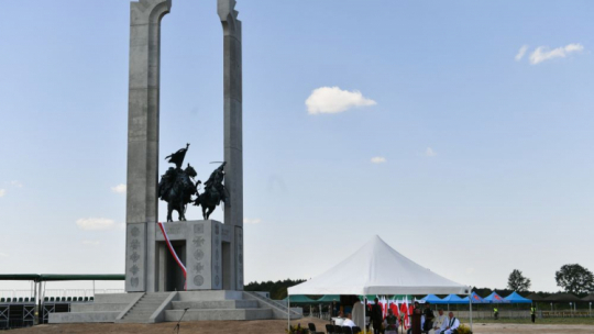 Pomnik Chwały Kawalerii i Artylerii Konnej w Wolicy Śniatyckiej. Fot. PAP/W. Jargiło