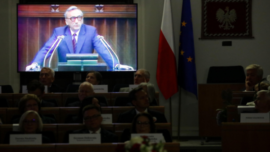 Obchody 35. rocznicy, powołania rządu Tadeusza Mazowieckiego „Wybraliśmy wolność”, w Senacie w Warszawie. Fot. PAP/T. Gzell