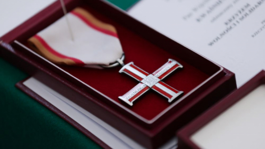Krzyż Wolności i Solidarności. Fot. PAP/L. Szymański