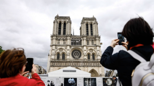 Paryska katedra Notre-Dame. Fot. PAP/EPA