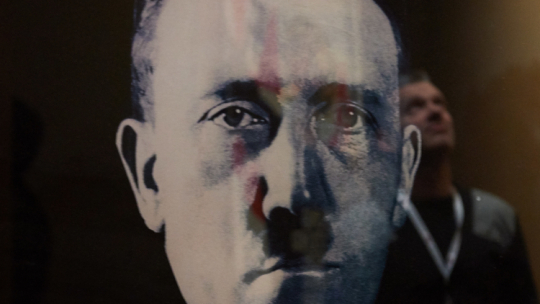 Portret Adolfa Hitlera wyeksponowany na wystawie głównej Muzeum II Wojny Światowej w Gdańsku. PAP/Adam Warżawa 