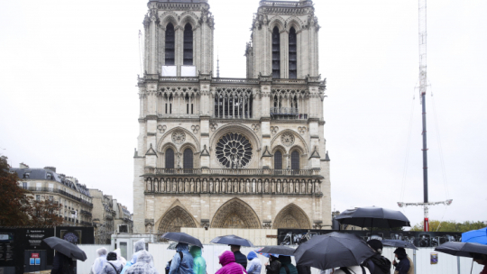 Katedra Notre Dame w Paryżu. PAP/EPA/Teresa Suarez