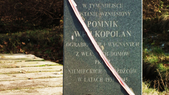 Pomnik Wypędzonych Wielkopolan w Poznaniu, fot. Wikipedia