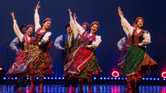 Koncert jubileuszowy z okazji 75-lecia Państwowego Zespołu Ludowego Pieśni i Tańca „Mazowsze", 5 grudnia 2023 r. w Teatrze Wielkim - Operze Narodowej w Warszawie. Fot. PAP/A. Lange