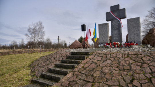 Pomnik ofiar zbrodni wołyńskiej, mieszkańców Huty Pieniackiej, fot. PAP/V. Hrabar