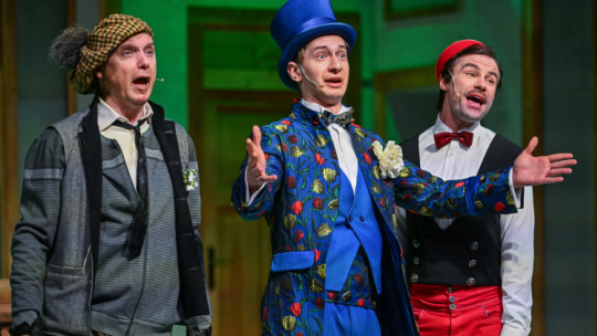 Teatr im. Wandy Siemaszkowej w Rzeszowie, Adam Mężyk, Maciej Kokot i Mateusz Marczydło w spektaklu "Gdzie jest mój maż?", fot. PAP/D. Delmanowicz