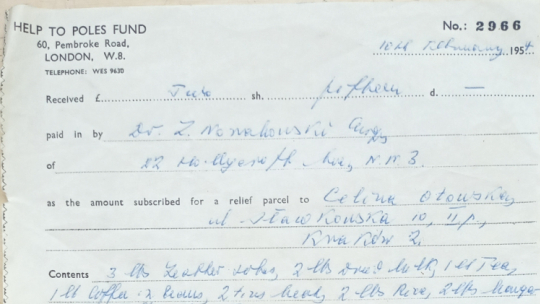„Ja zaprosić Cię nie mogę, bo – piszę to całkiem otwarcie! – nie stać mnie na to” – wzdychał Zygmunt Nowakowski w liście z 24 lutego 1959 roku. Za to na paczki do Róży Celiny Otowskiej wydał majątek! Potwierdzenie wysyłki od firmy „Help to Poles Fund”, zbiory Biblioteki Polskiej POSK w Londynie.