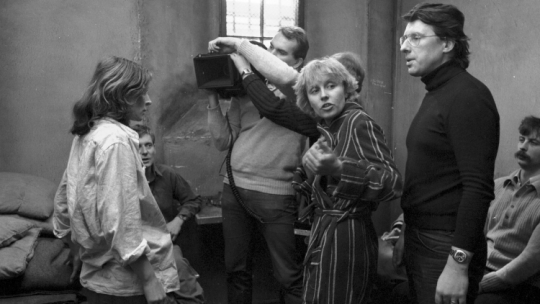 Krystyna Janda, Anna Romantowska i Ryszard Bugajski na planie filmu "Przesłuchanie", fot. PAP/W. Rozmysłowicz