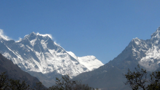 Lhotse, jeden z najwyzszych szczytów w Homalajach, fot. PAP/EPA/N. Shrethsa