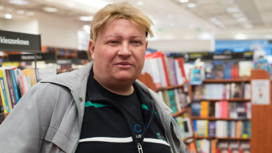 Pisarz Jacek Komuda podczas spotkania z czytelnikami w ramach festiwalu Apostrof w Łodzi, 2016 r. PAP/Grzegorz Michałowski